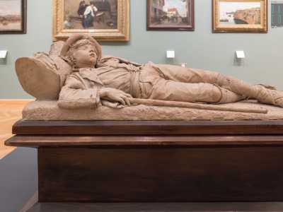 Qui colpisce anche la tenera scultura Il riposo di Raffaele Belliazzi